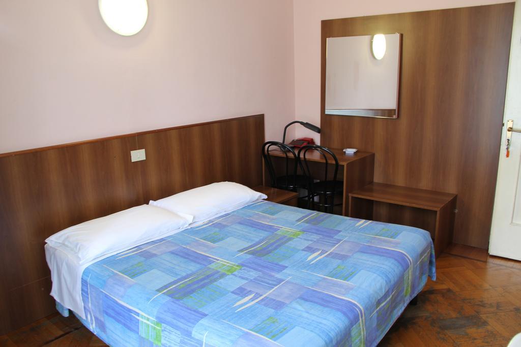 Hotel Rallye Милан Экстерьер фото
