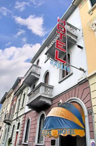 Hotel Rallye Милан Экстерьер фото